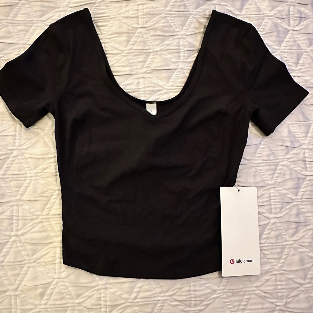NEW WITH TAGS Lululemon Align Tee size 2 black